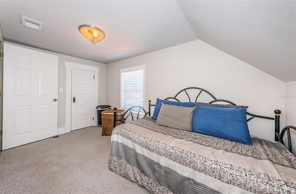 For Sale: $950,000 (5 beds, 3 baths, 2156 Square Feet)