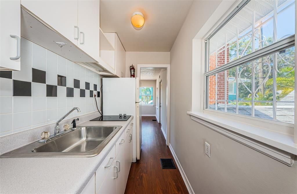 For Sale: $950,000 (5 beds, 3 baths, 2156 Square Feet)