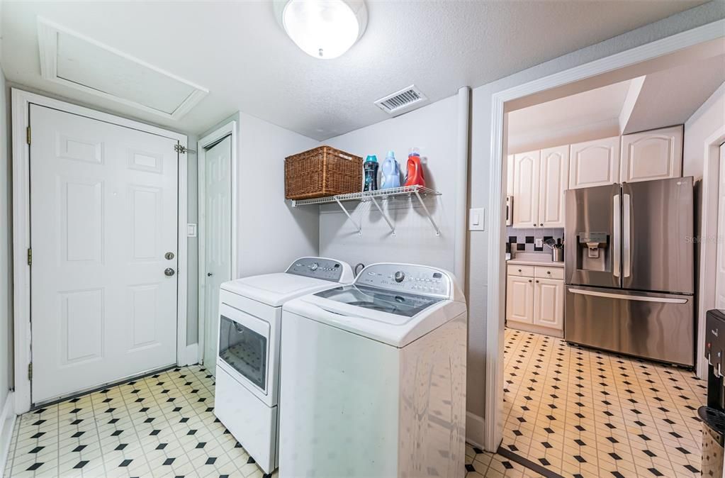 For Sale: $950,000 (5 beds, 3 baths, 2156 Square Feet)