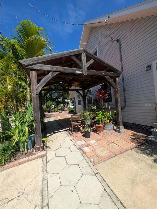 For Sale: $950,000 (5 beds, 3 baths, 2156 Square Feet)