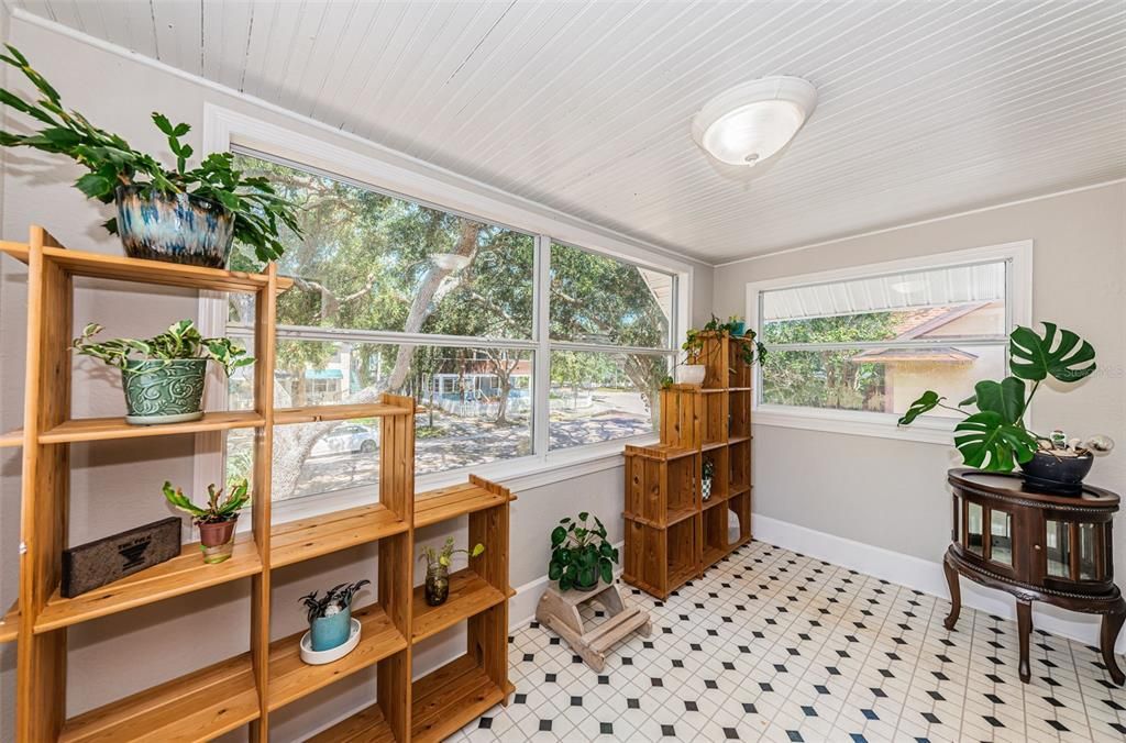 For Sale: $950,000 (5 beds, 3 baths, 2156 Square Feet)