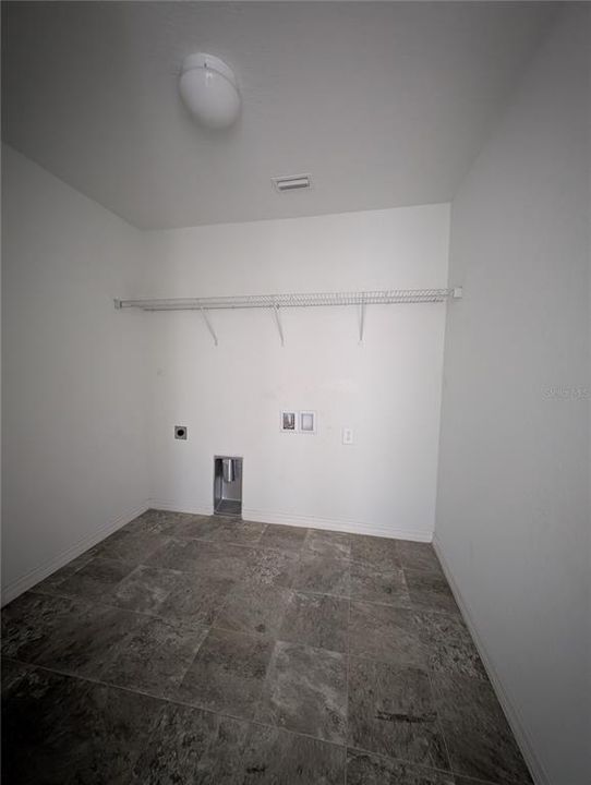 На продажу: $400,000 (4 спален, 2 ванн, 2270 Квадратных фут)