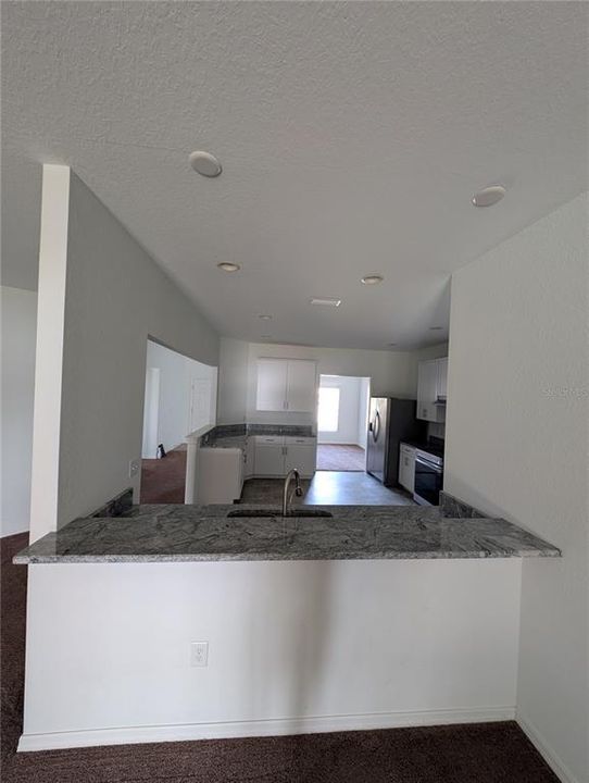 На продажу: $400,000 (4 спален, 2 ванн, 2270 Квадратных фут)