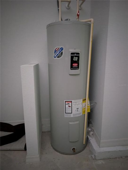 На продажу: $400,000 (4 спален, 2 ванн, 2270 Квадратных фут)