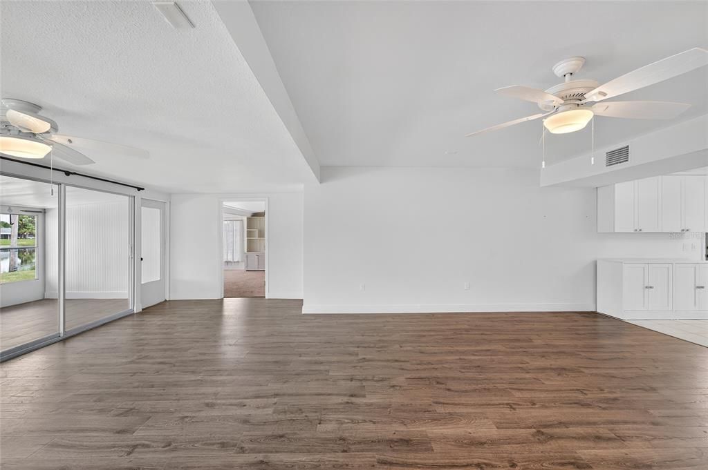 На продажу: $279,000 (2 спален, 2 ванн, 1334 Квадратных фут)