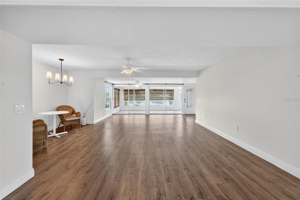 На продажу: $279,000 (2 спален, 2 ванн, 1334 Квадратных фут)