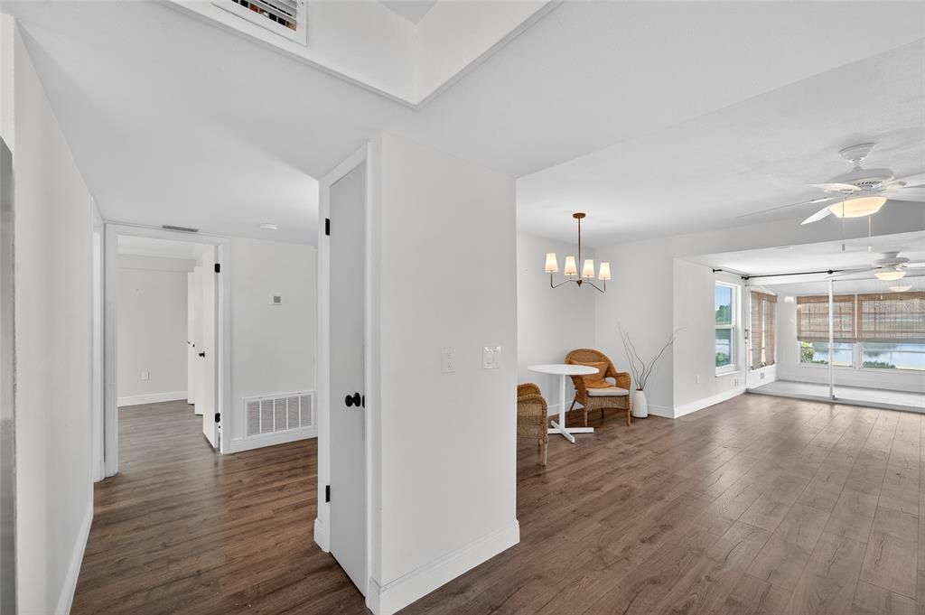 На продажу: $279,000 (2 спален, 2 ванн, 1334 Квадратных фут)