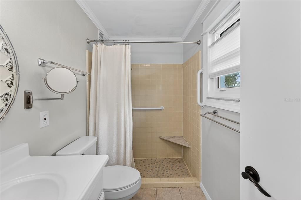 На продажу: $279,000 (2 спален, 2 ванн, 1334 Квадратных фут)