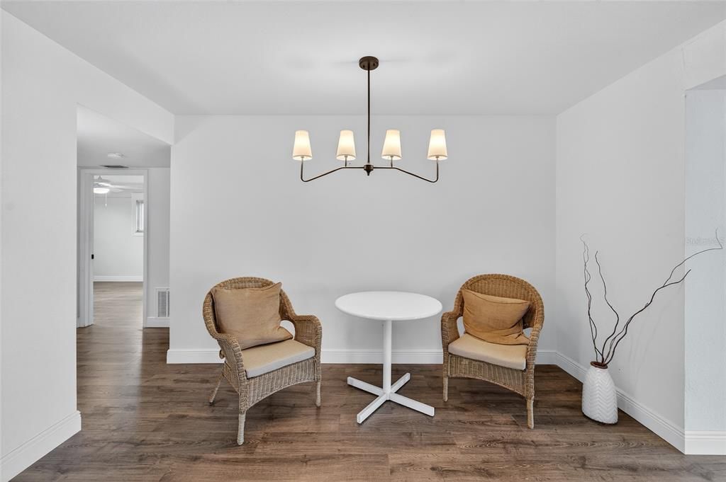 На продажу: $279,000 (2 спален, 2 ванн, 1334 Квадратных фут)