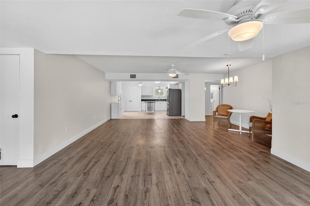 На продажу: $279,000 (2 спален, 2 ванн, 1334 Квадратных фут)