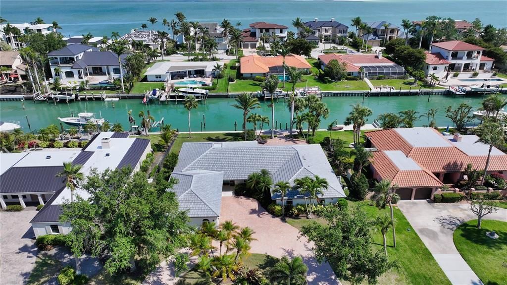 Active With Contract: $3,295,000 (3 beds, 2 baths, 2428 Square Feet)