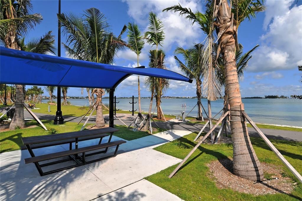 Active With Contract: $3,295,000 (3 beds, 2 baths, 2428 Square Feet)