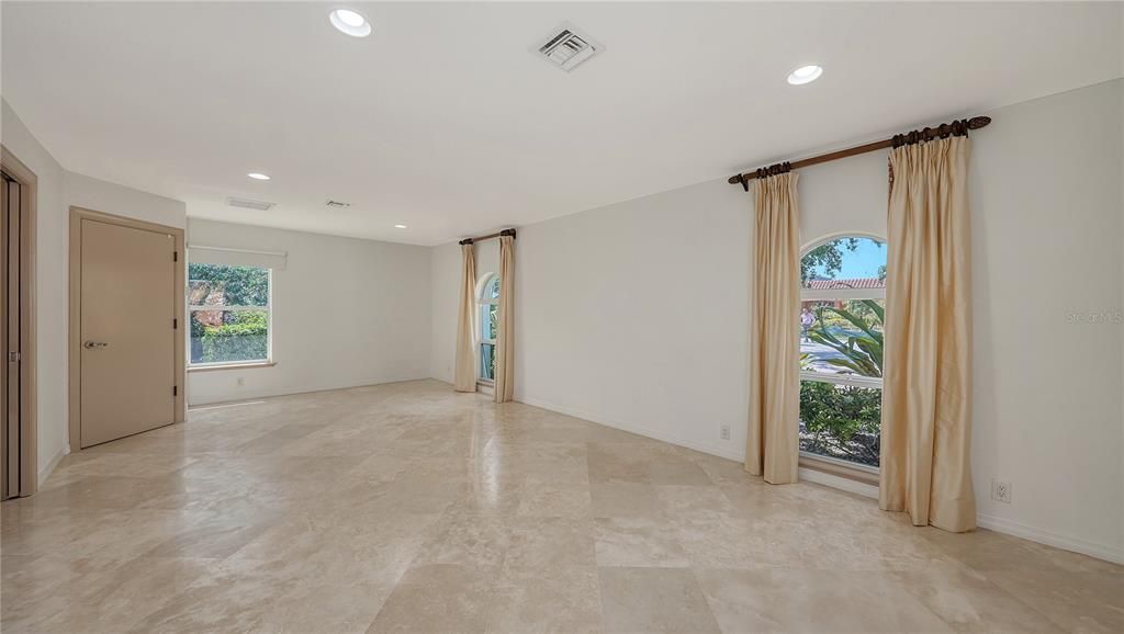 Active With Contract: $3,295,000 (3 beds, 2 baths, 2428 Square Feet)