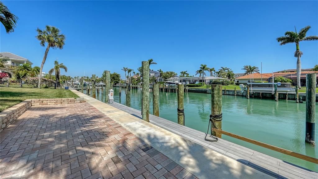 Active With Contract: $3,295,000 (3 beds, 2 baths, 2428 Square Feet)