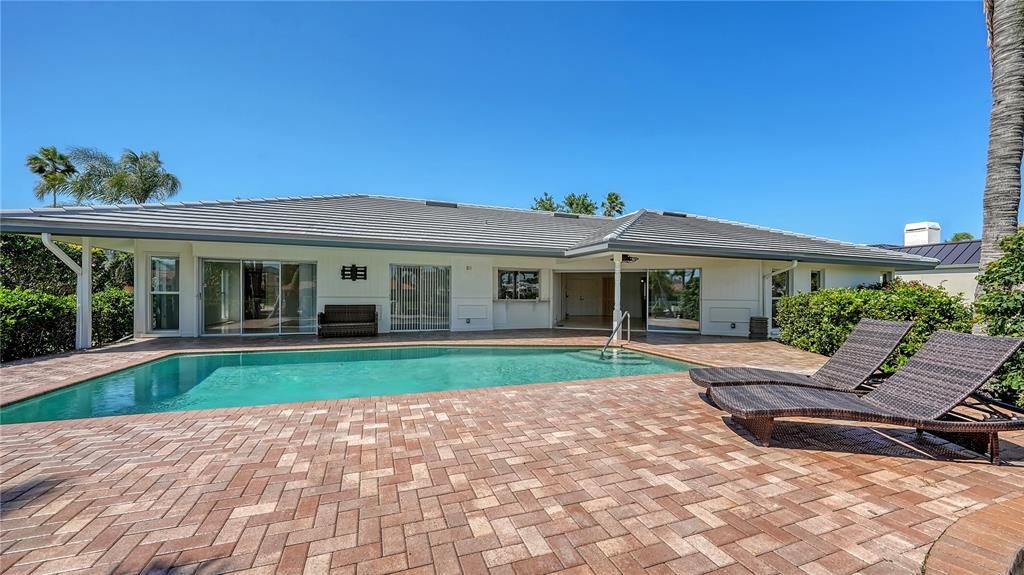 Active With Contract: $3,295,000 (3 beds, 2 baths, 2428 Square Feet)