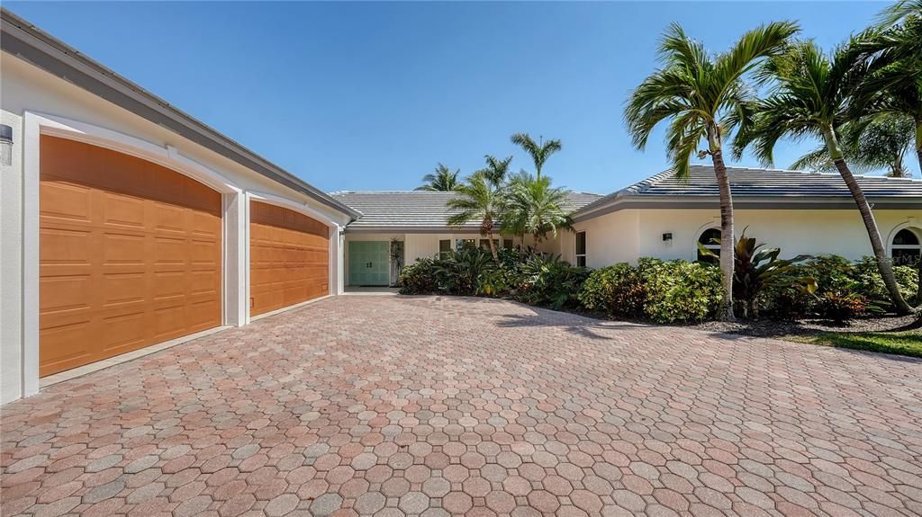 Active With Contract: $3,295,000 (3 beds, 2 baths, 2428 Square Feet)