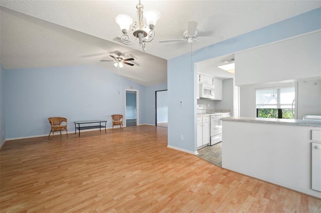 For Sale: $235,000 (2 beds, 2 baths, 1444 Square Feet)