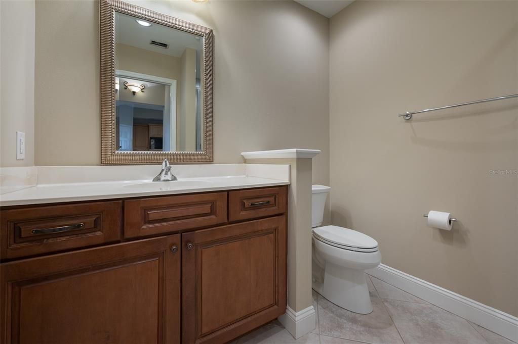 待售: $329,000 (2 贝兹, 2 浴室, 1762 平方英尺)