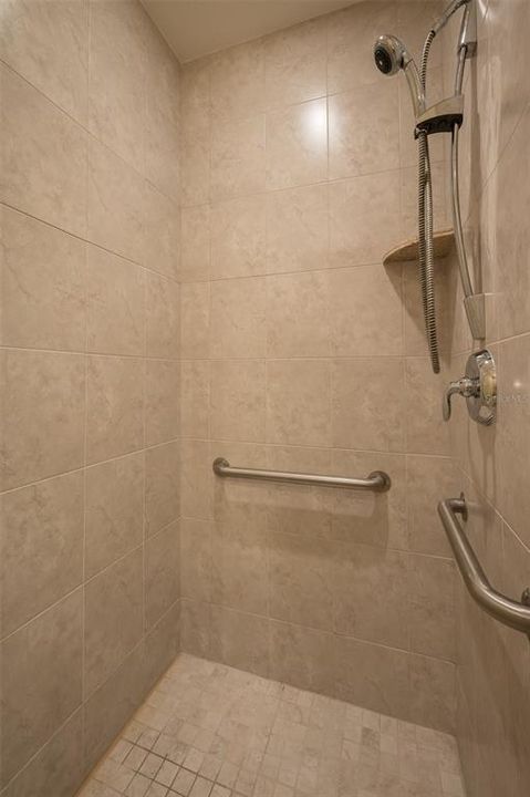 待售: $329,000 (2 贝兹, 2 浴室, 1762 平方英尺)