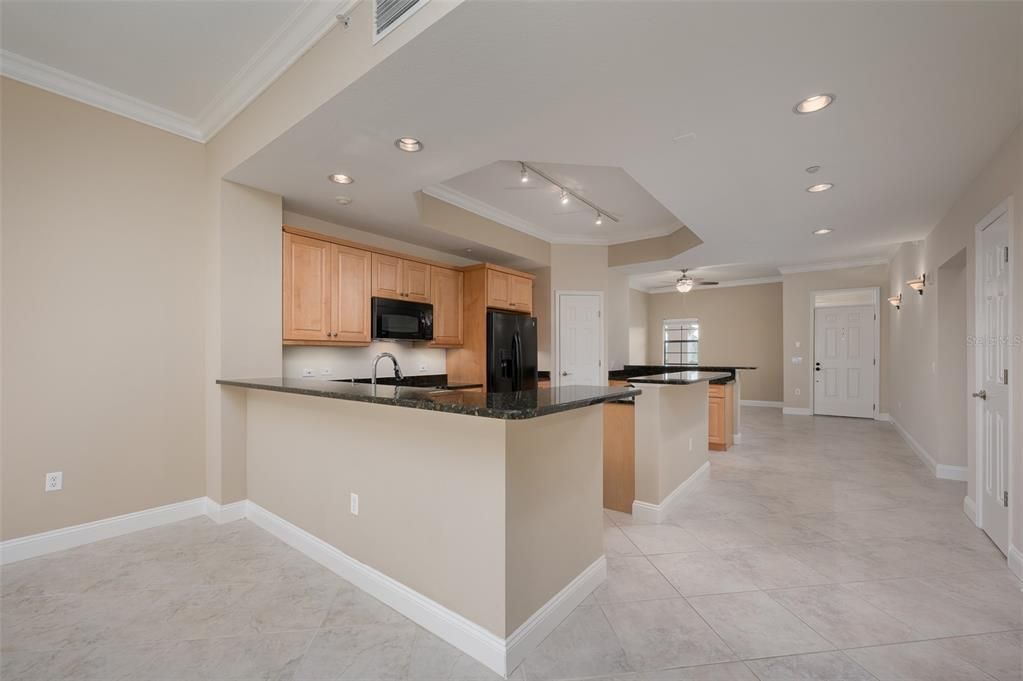 待售: $329,000 (2 贝兹, 2 浴室, 1762 平方英尺)