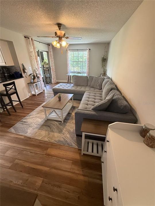 待售: $330,000 (3 贝兹, 2 浴室, 1660 平方英尺)