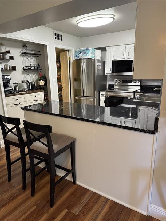 待售: $330,000 (3 贝兹, 2 浴室, 1660 平方英尺)