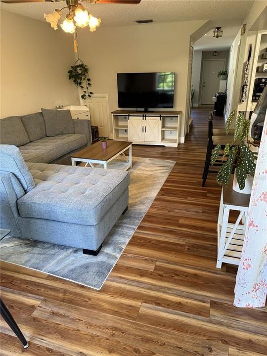 待售: $330,000 (3 贝兹, 2 浴室, 1660 平方英尺)