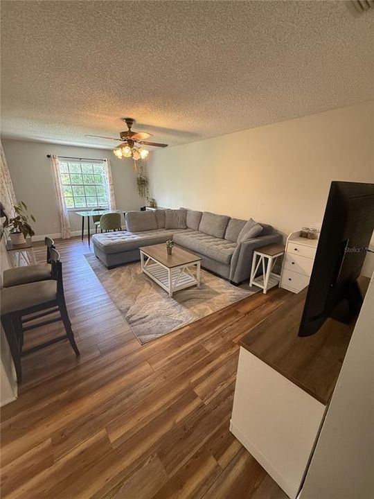 待售: $330,000 (3 贝兹, 2 浴室, 1660 平方英尺)