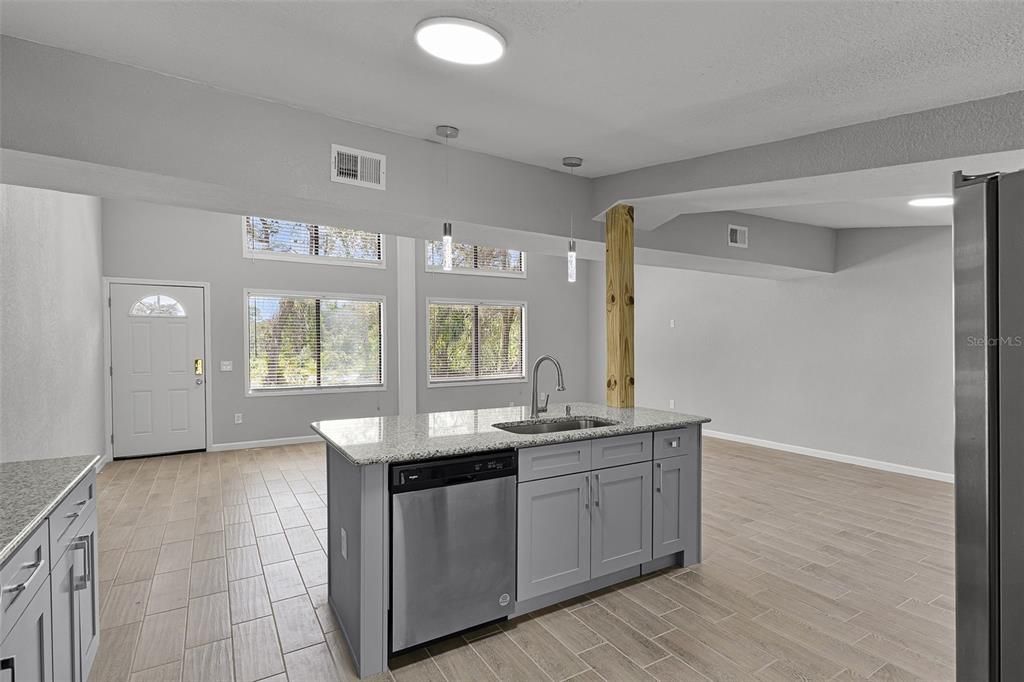 待售: $395,000 (4 贝兹, 2 浴室, 1874 平方英尺)