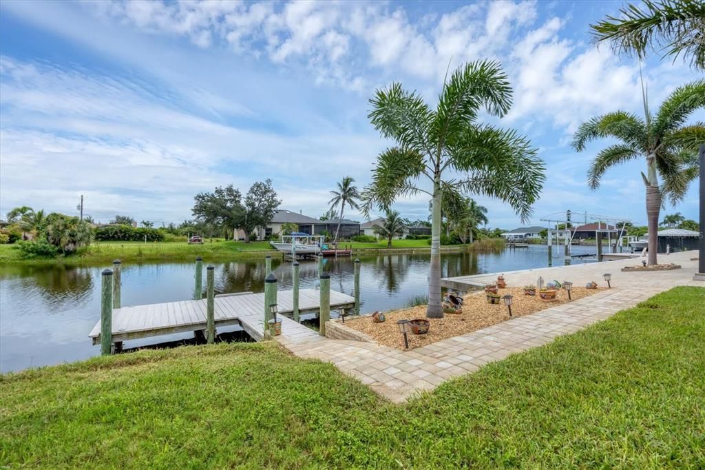 待售: $1,200,000 (3 贝兹, 2 浴室, 1902 平方英尺)