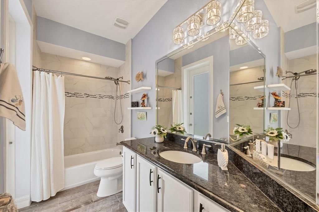 待售: $1,200,000 (3 贝兹, 2 浴室, 1902 平方英尺)