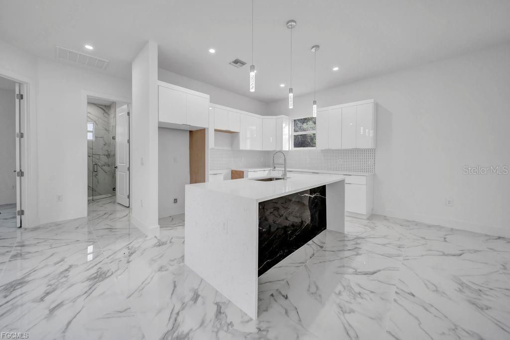 Activo con contrato: $314,900 (3 camas, 2 baños, 1493 Pies cuadrados)