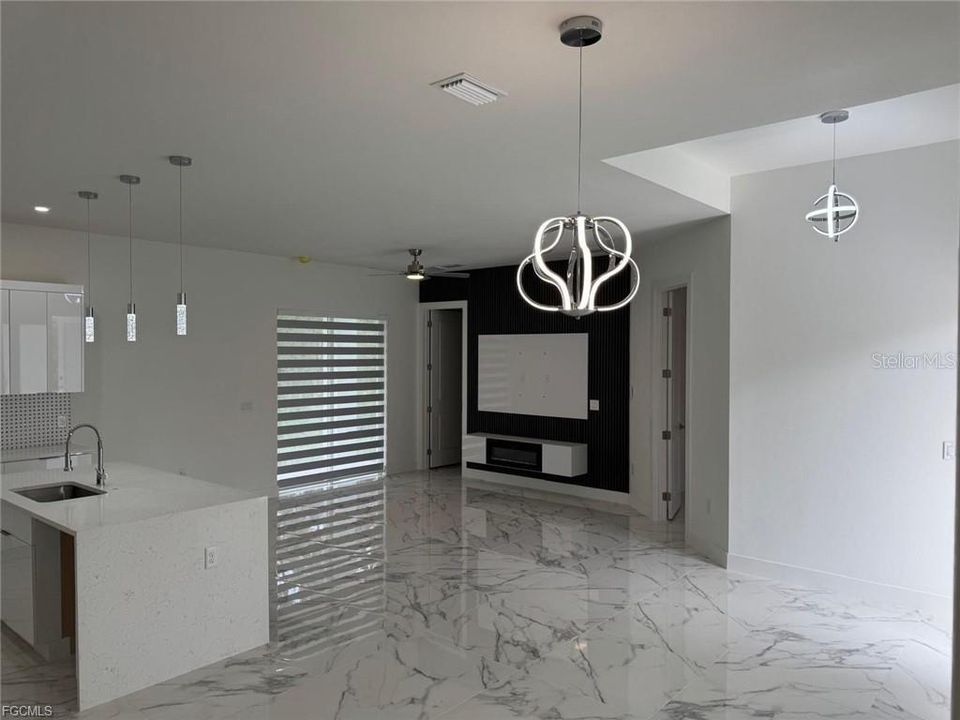 Activo con contrato: $314,900 (3 camas, 2 baños, 1493 Pies cuadrados)