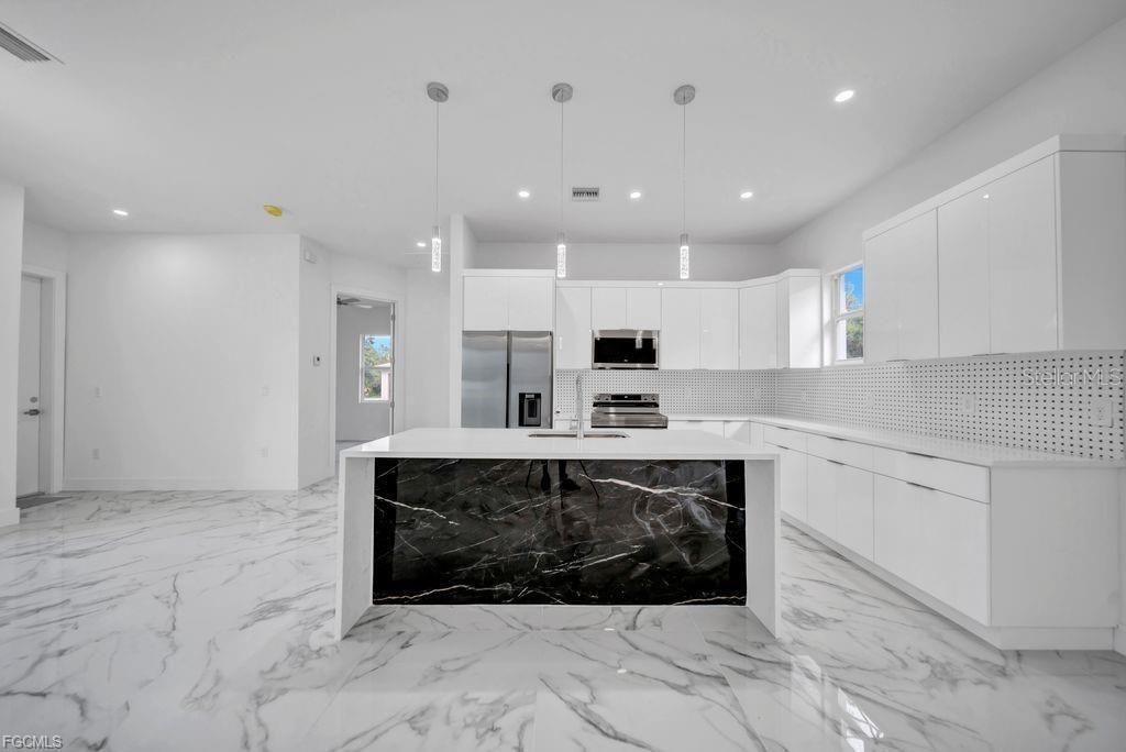 Activo con contrato: $314,900 (3 camas, 2 baños, 1493 Pies cuadrados)