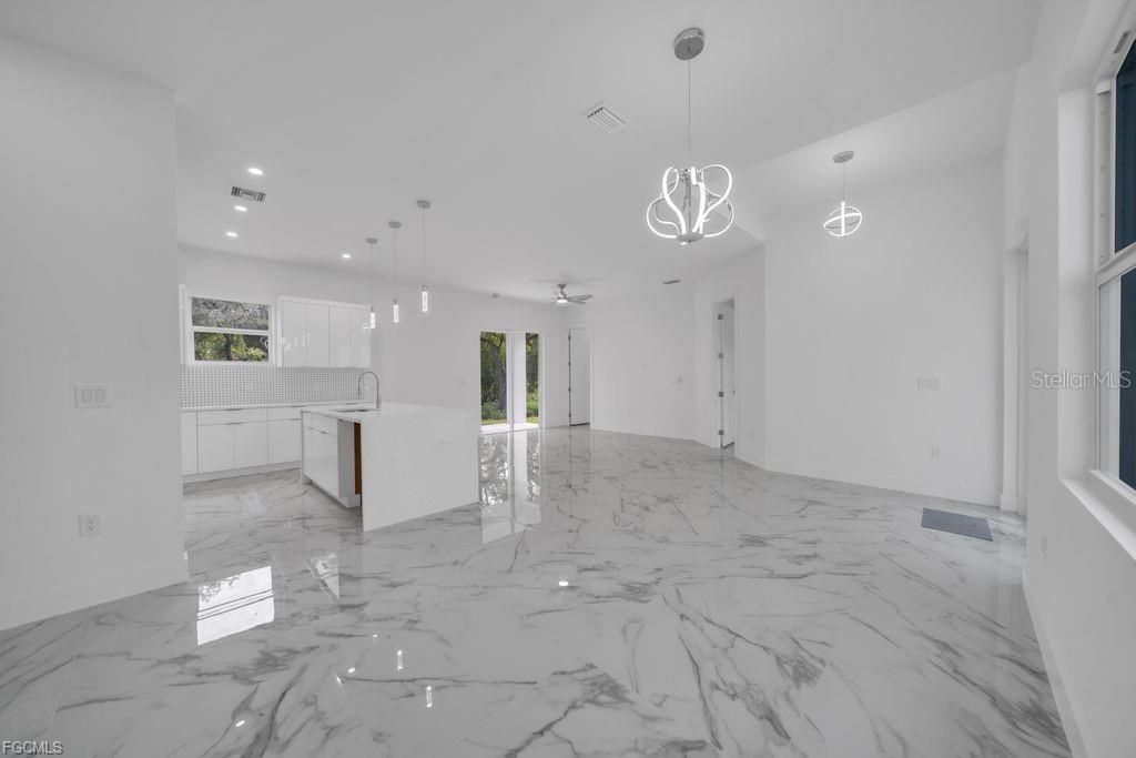 Activo con contrato: $314,900 (3 camas, 2 baños, 1493 Pies cuadrados)