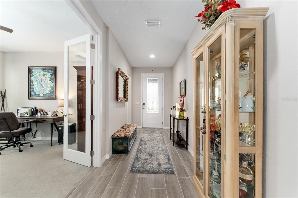 合同活跃: $4,800 (2 贝兹, 2 浴室, 2057 平方英尺)