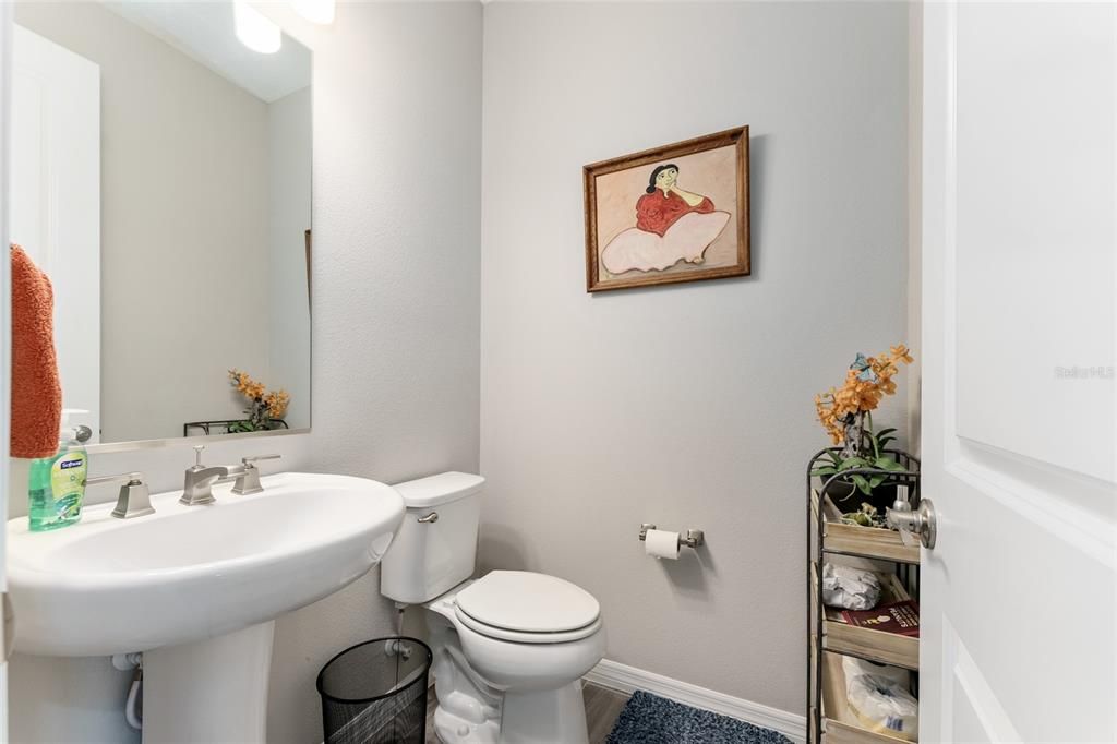 合同活跃: $4,800 (2 贝兹, 2 浴室, 2057 平方英尺)