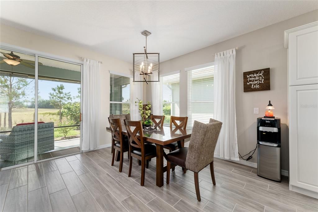 合同活跃: $4,800 (2 贝兹, 2 浴室, 2057 平方英尺)