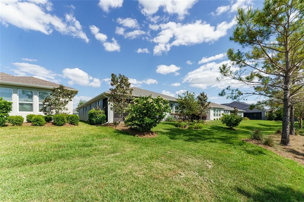 合同活跃: $4,800 (2 贝兹, 2 浴室, 2057 平方英尺)