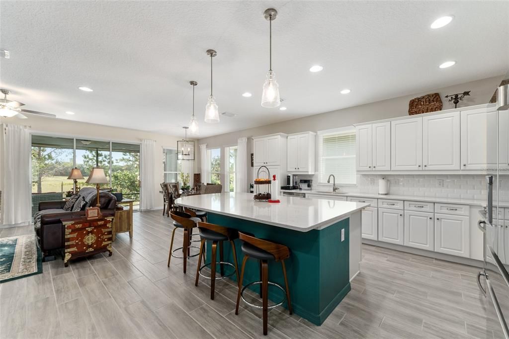 合同活跃: $4,800 (2 贝兹, 2 浴室, 2057 平方英尺)