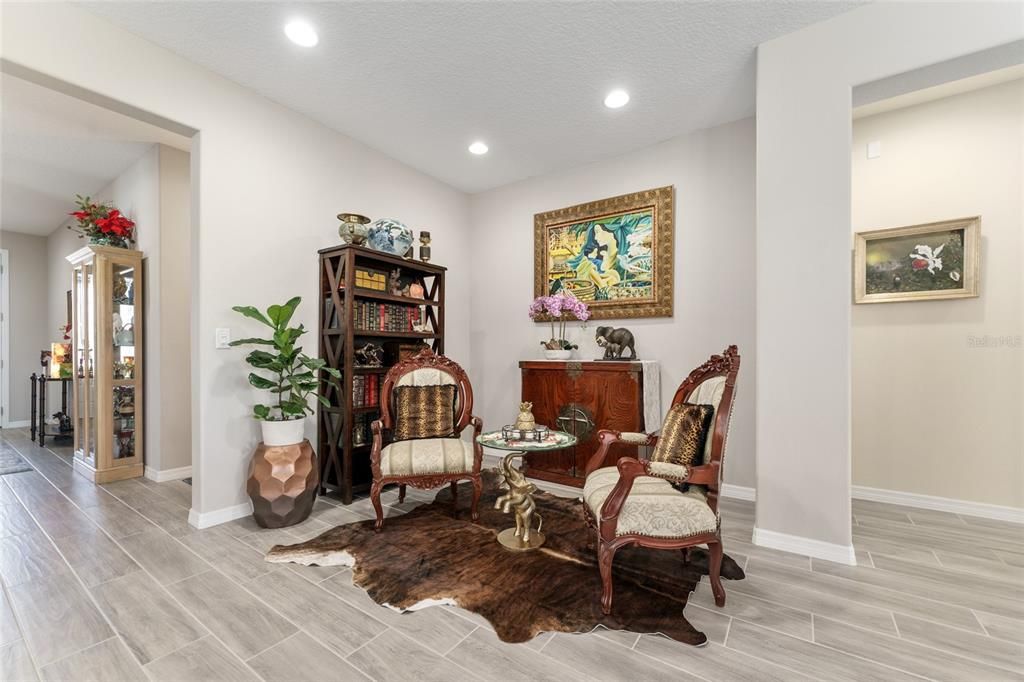 合同活跃: $4,800 (2 贝兹, 2 浴室, 2057 平方英尺)