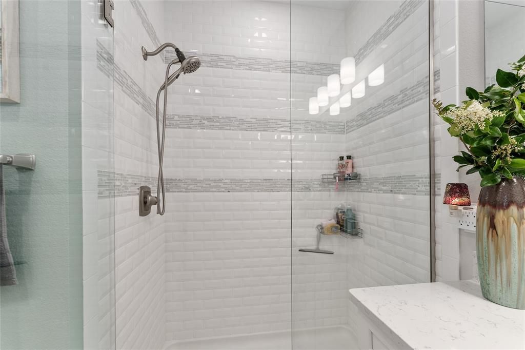 合同活跃: $4,800 (2 贝兹, 2 浴室, 2057 平方英尺)