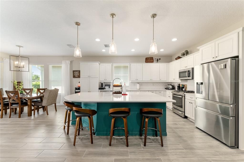 合同活跃: $4,800 (2 贝兹, 2 浴室, 2057 平方英尺)