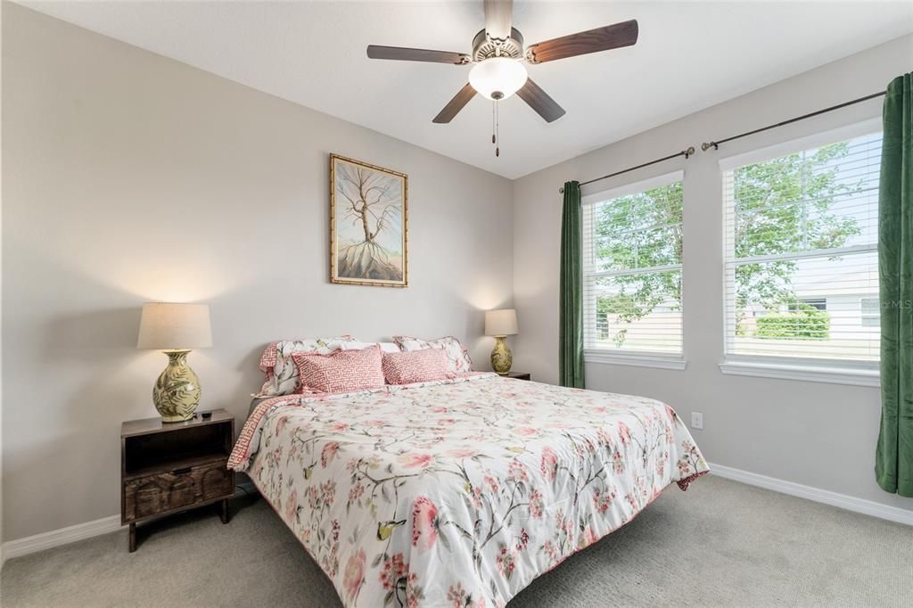 合同活跃: $4,800 (2 贝兹, 2 浴室, 2057 平方英尺)