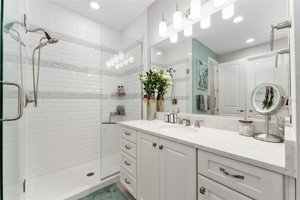 合同活跃: $4,800 (2 贝兹, 2 浴室, 2057 平方英尺)