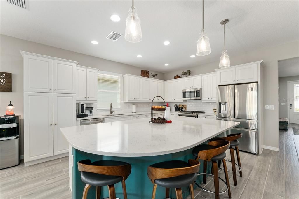 合同活跃: $4,800 (2 贝兹, 2 浴室, 2057 平方英尺)