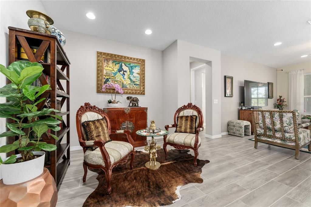 合同活跃: $4,800 (2 贝兹, 2 浴室, 2057 平方英尺)