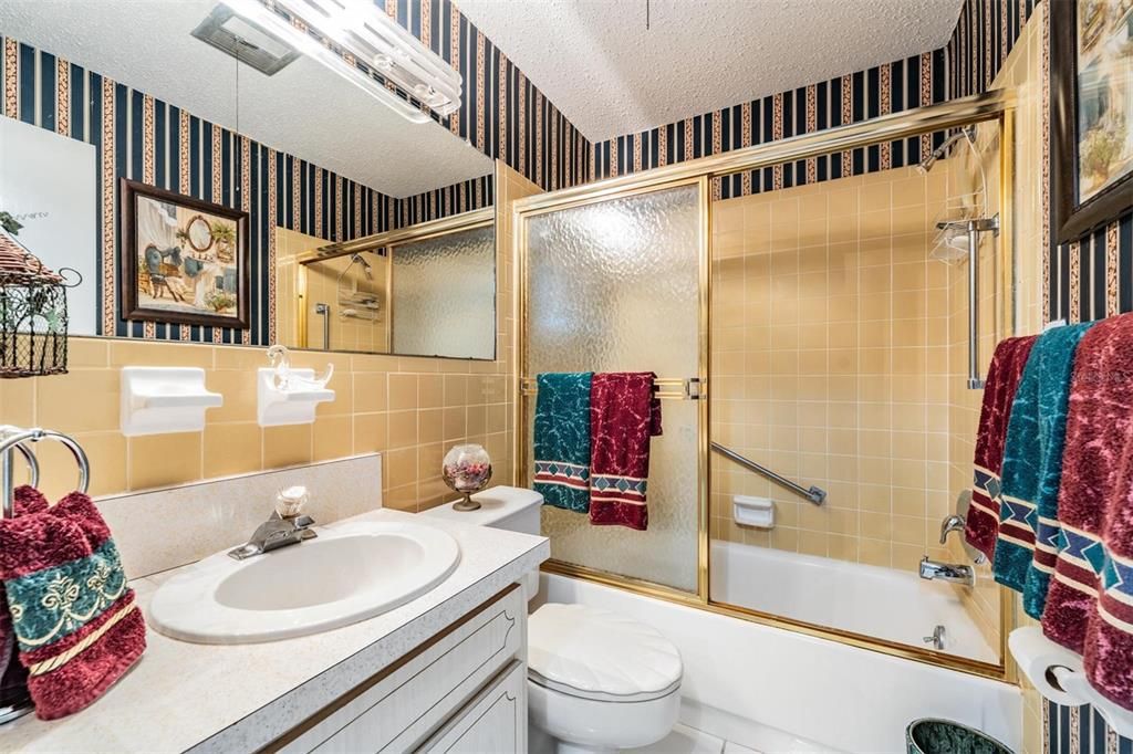 For Sale: $350,000 (2 beds, 2 baths, 1141 Square Feet)