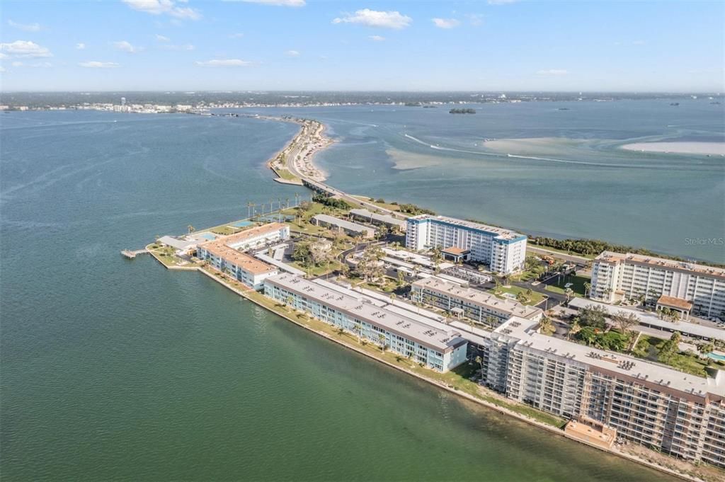 For Sale: $350,000 (2 beds, 2 baths, 1141 Square Feet)