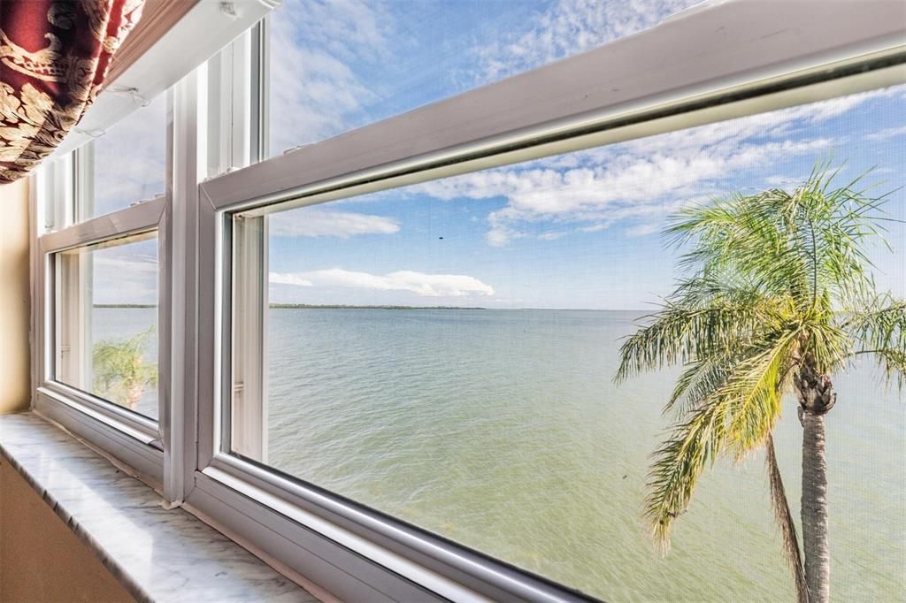 For Sale: $350,000 (2 beds, 2 baths, 1141 Square Feet)